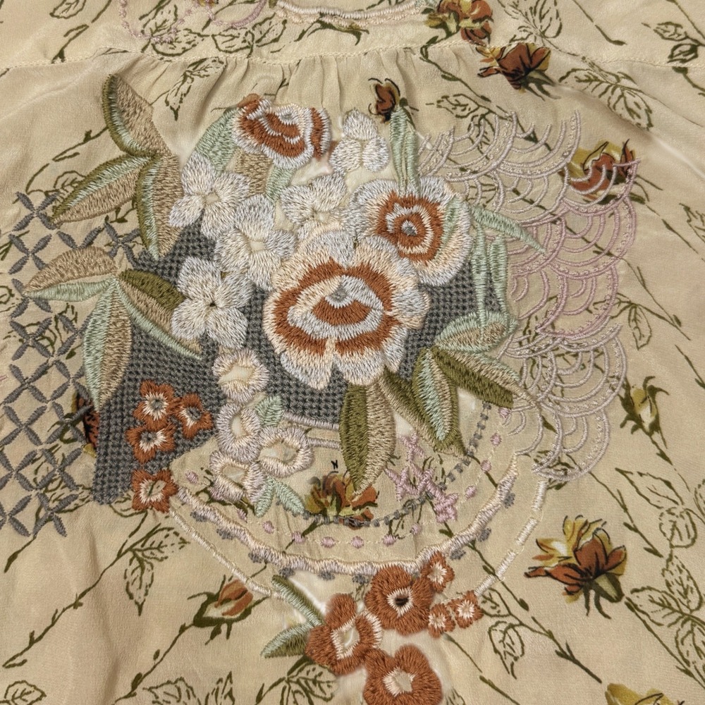 JOHNNY WAS BIYA Silk Blouse Embroidered Top Neutral Floral V-Neck Size Small - Picture 6 of 10